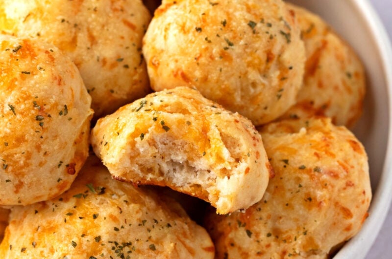 Homemade Cheddar Bay Biscuits - Red Lobster Copycat Recipe