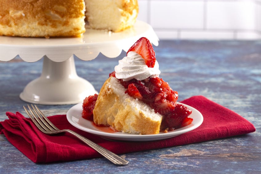 Angel Food Cake with Strawberries and Cream