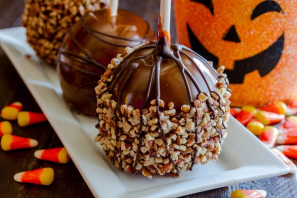 13 Best Caramel Apple Toppings - Insanely Good