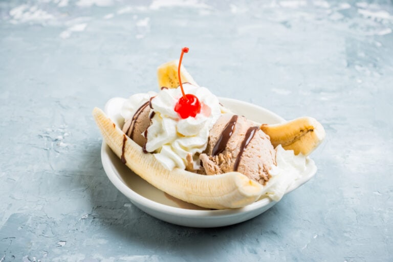 13 Banana Split Toppings - Insanely Good