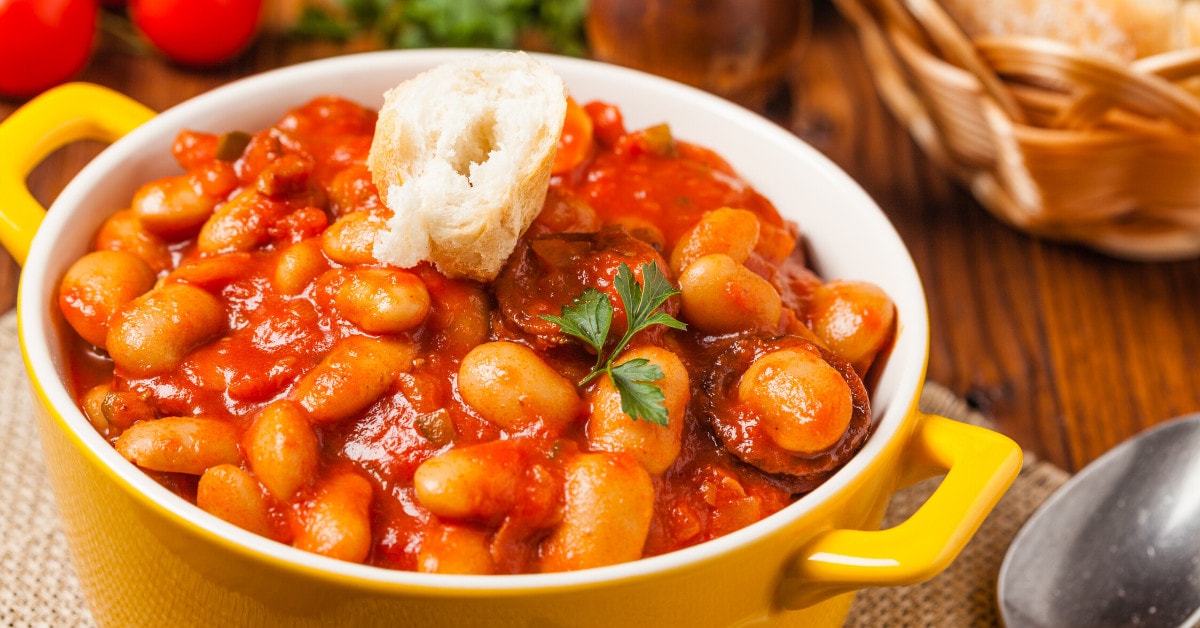 What to Eat with Baked Beans (13 Tasty Sides)