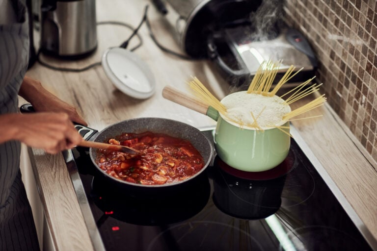 How to thicken spaghetti sauce 7 simple ways insanely good