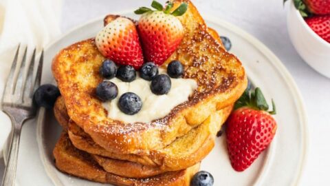 Crispy and Fluffy French Toast with Fresh Blueberries and Strawberries