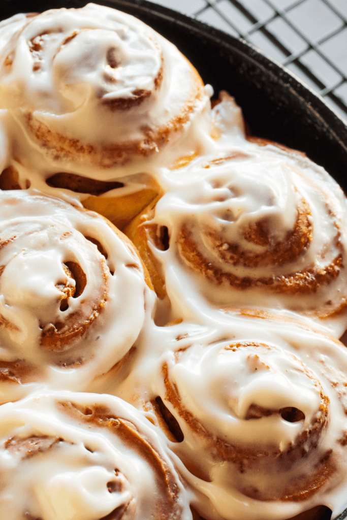 Cinnamon Rolls With Cream Cheese Icing