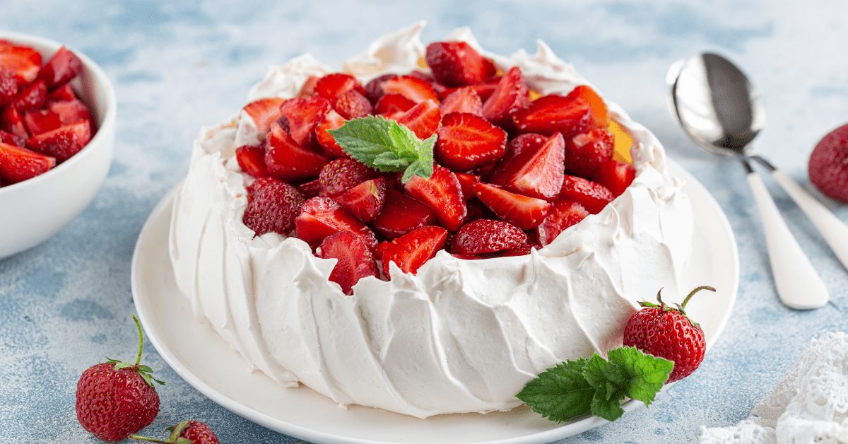 Pavlova Cake with Strawberries