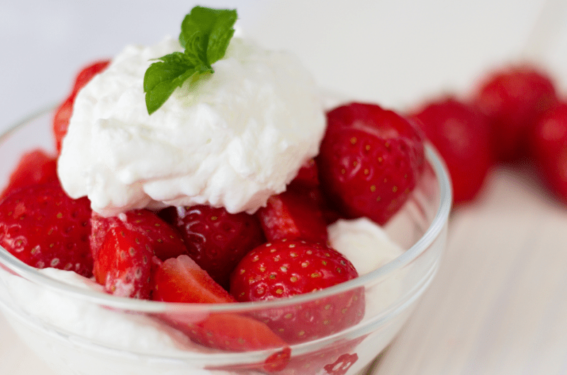 How to Make Whipped Cream (Just 3 Ingredients)