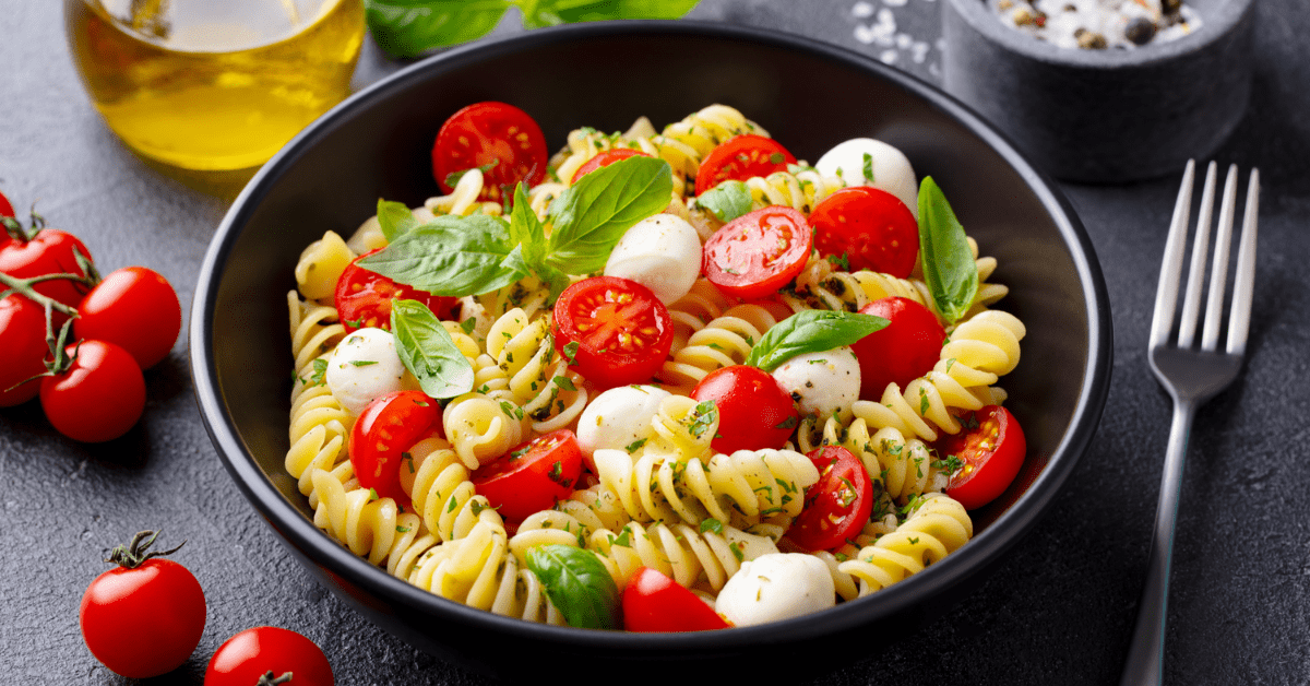 Pasta with Basil, Tomatoes and Cheese
