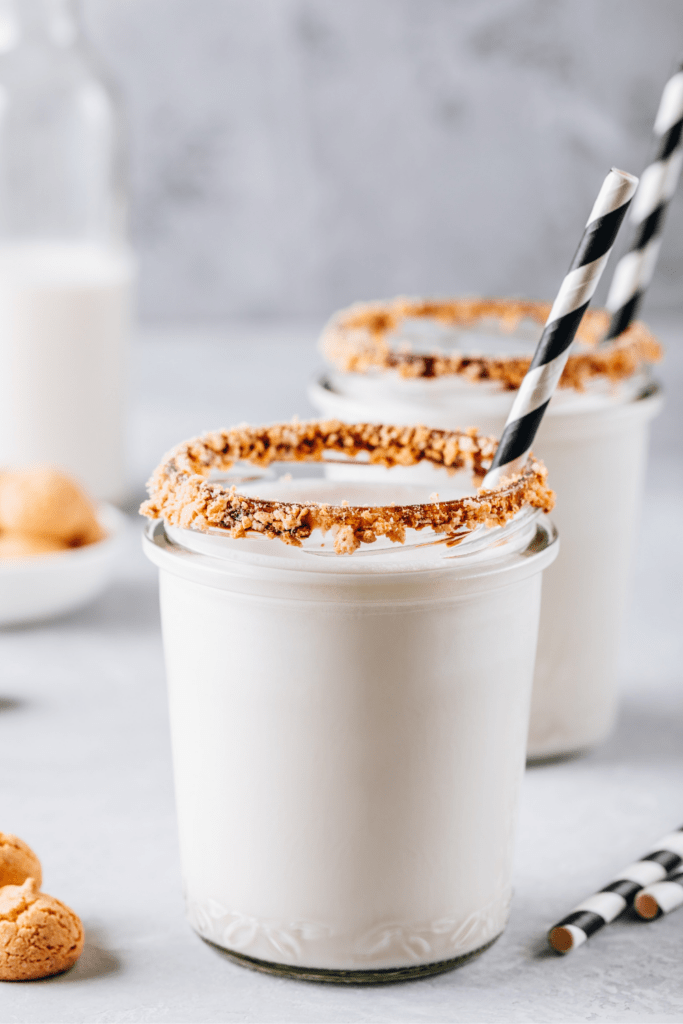 Vanilla Milkshake in Mason Jars