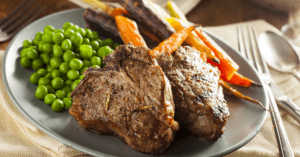Cooked Lamb Chops with Carrots and Peas