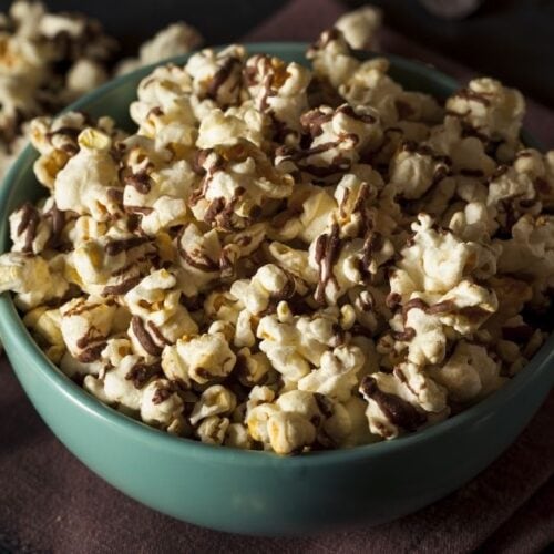 https://insanelygoodrecipes.com/wp-content/uploads/2021/05/Homemade-Chocolate-Drizzled-Caramel-Popcorn-500x500.jpg