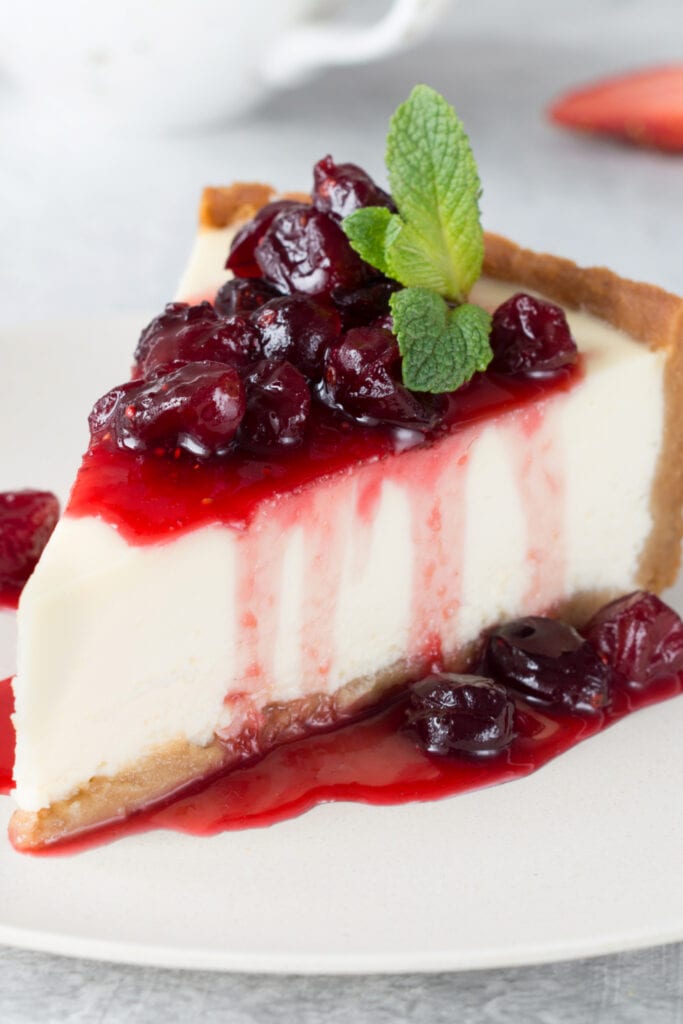 No-Bake Cheesecake with Cranberry Sauce