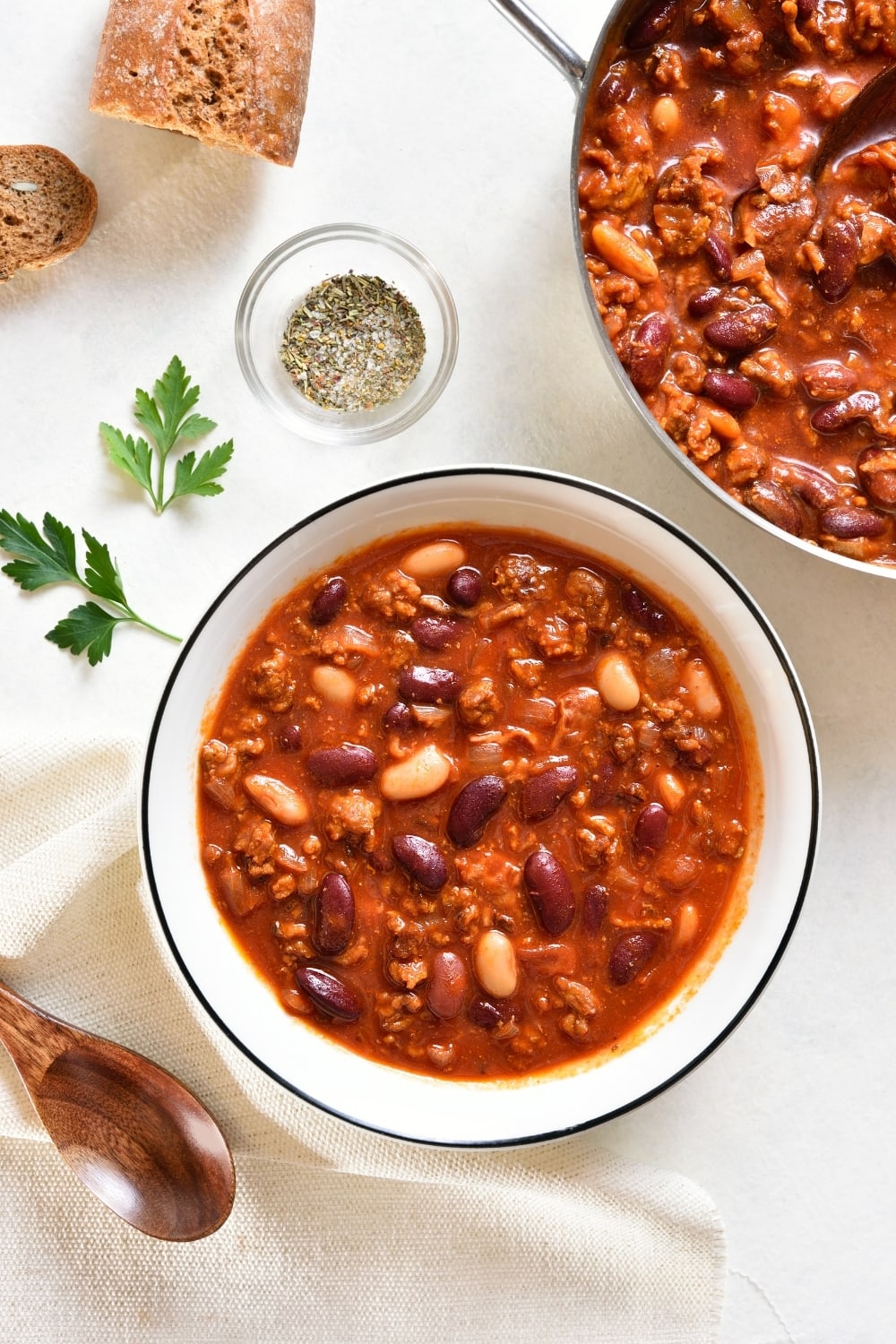 Cowboy Chili with Beans and Ground Beef