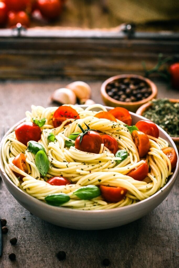 Italian Pasta with Basil and Tomatoes