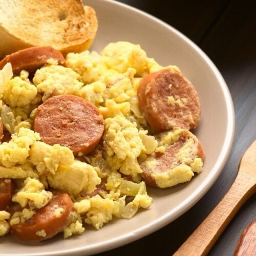 https://insanelygoodrecipes.com/wp-content/uploads/2021/06/Polish-Breakfast-with-Egg-Sausage-and-Bread-500x500.jpg