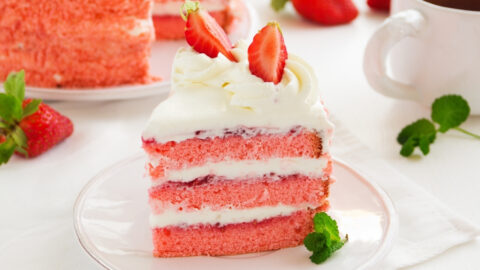 Strawberry Cake with Fresh Strawberries
