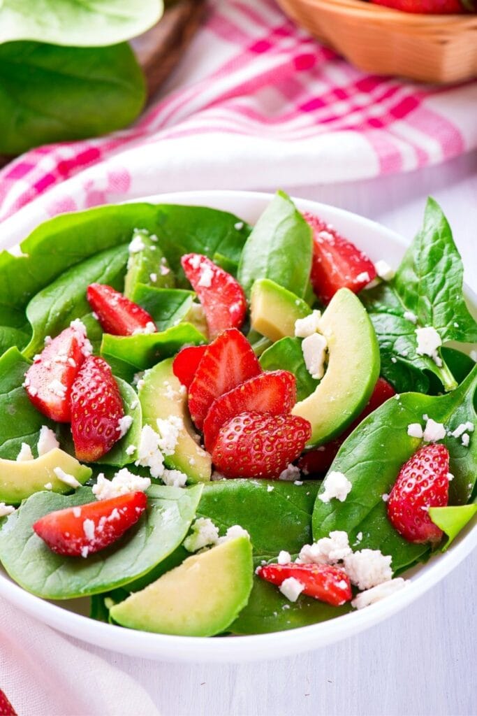 Summer Salad with Avocado, Spinach and Strawberries