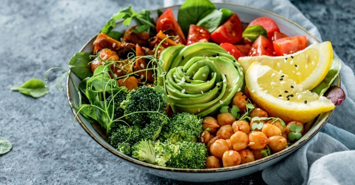 Vegetable Bowl With Avocadoes And Chikpeas 