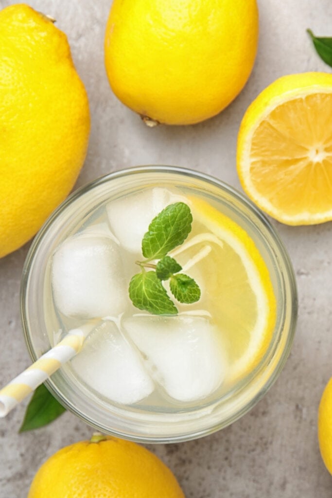 Cold Lemonade with Fresh Lemons