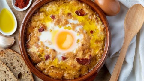 Garlic and Bread Soup with Bread