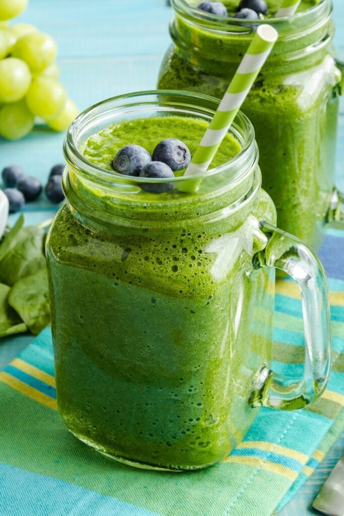 Green Spinach and Kale Smoothie with Blueberries