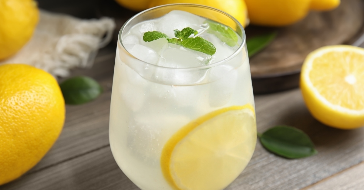 Homemade Cold Lemonade with Mint and Lemons