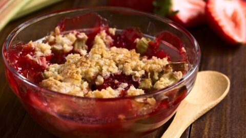 Homemade Rhubarb and Strawberry Crisp
