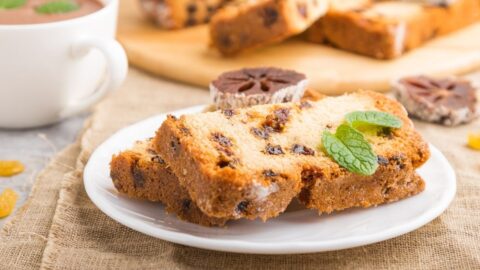 Persimmon Cake with Raisins and Hot Chocolate