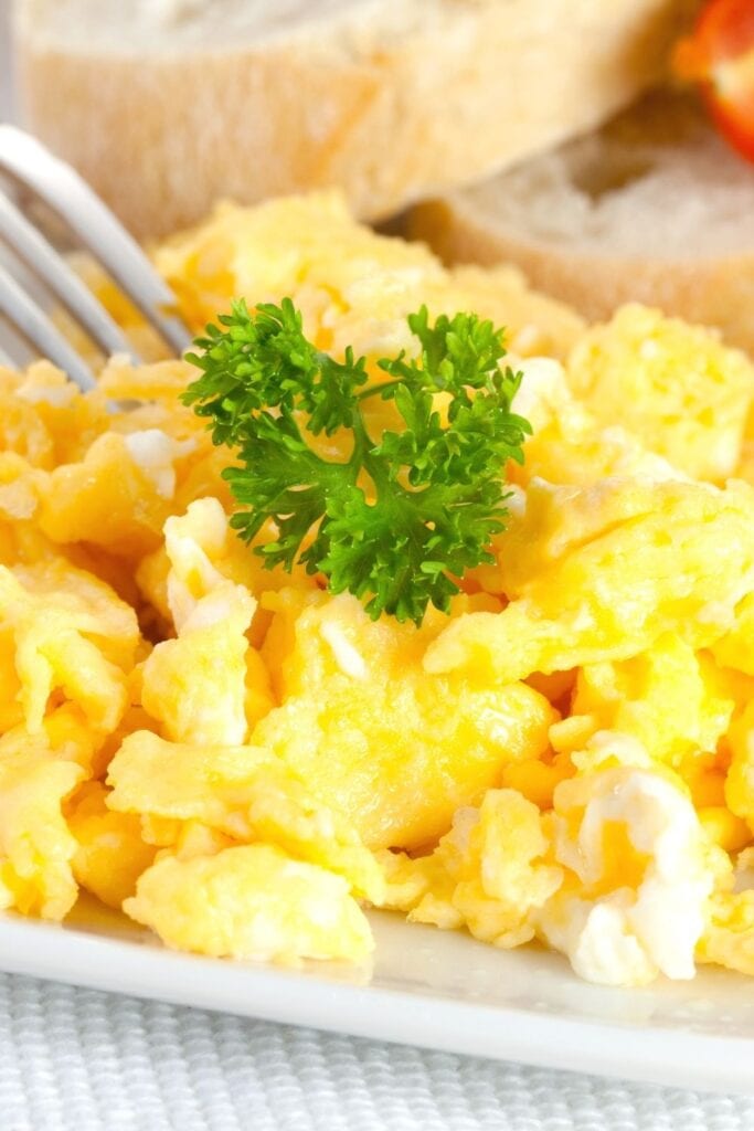 Scrambled Eggs with Bread
