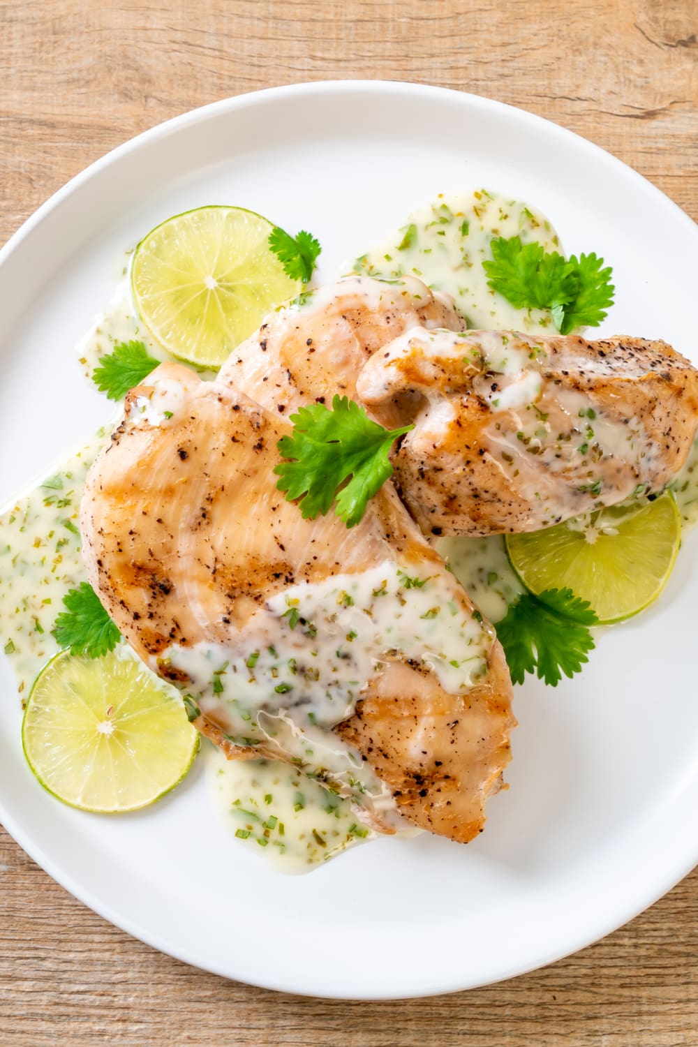 Chicken breast served with lime sauce.