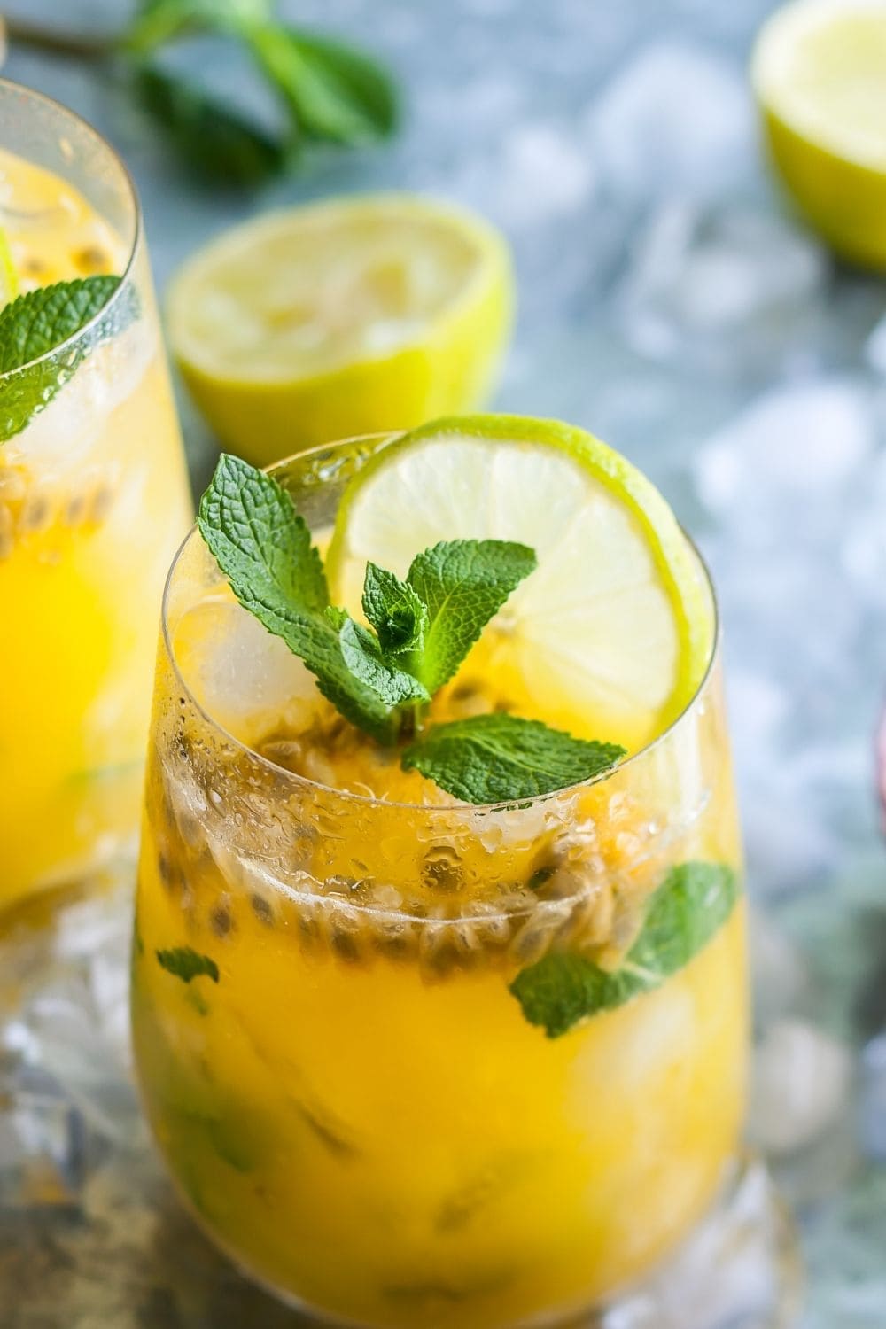 Cold Passion Fruit Juice with Mint