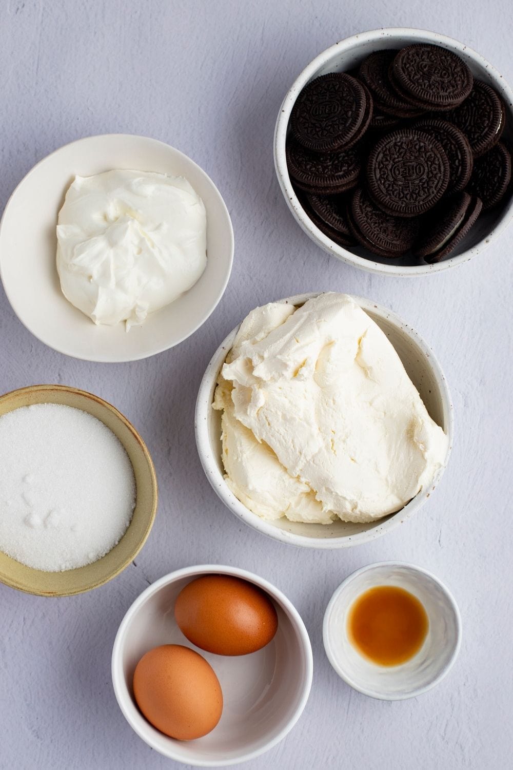 Oreo Cheesecake Bites Ingredients: Vanilla Extract, Oreo Cookies, Eggs, Cream Cheese and Sugar