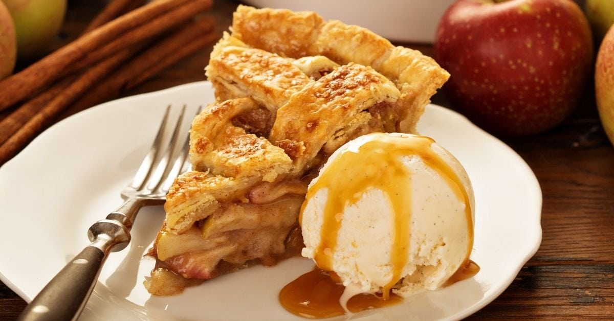 Sweet Apple Pie with Ice Cream
