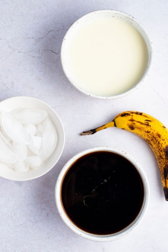 Banana Milk Coffee Ingredients: Milk, Bananas, Ice Cubes, Brewed Coffee, Syrup
