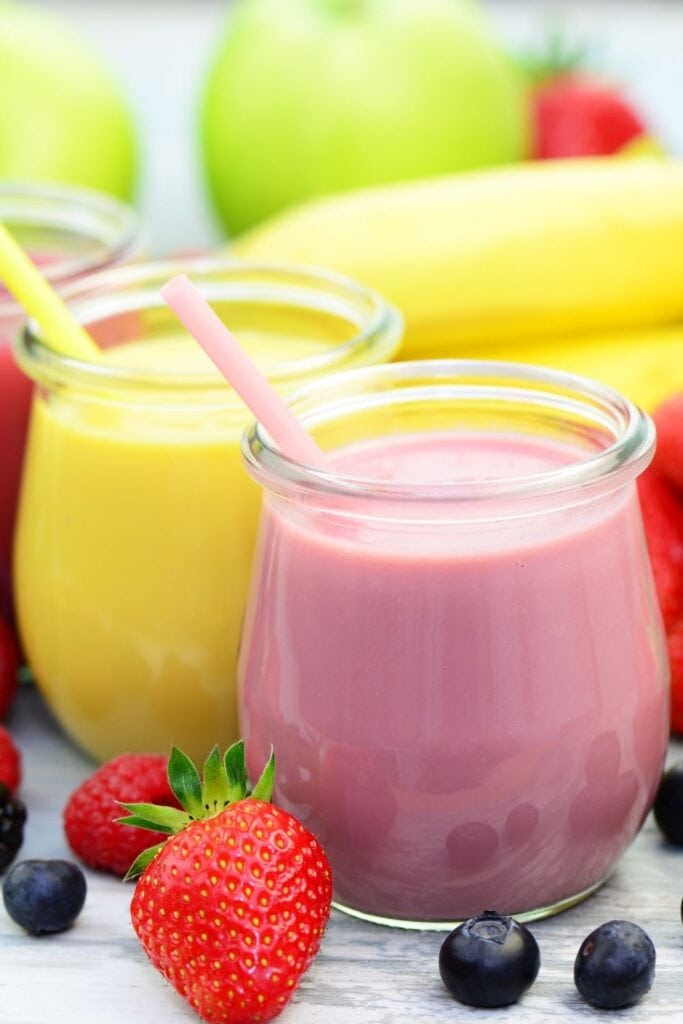 Breakfast Smoothies in Small Jars