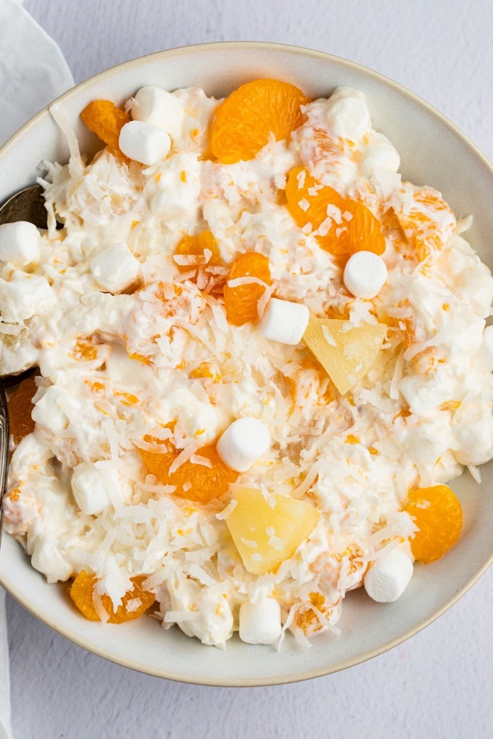 Delicious 5-Cup Salad with Marshmallows, Mandarin Oranges, Pineapples, Coconut, and Sour Cream