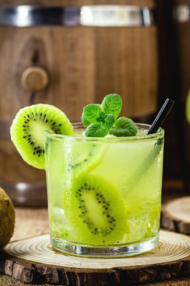 10 Best Kiwi Cocktails - Insanely Good