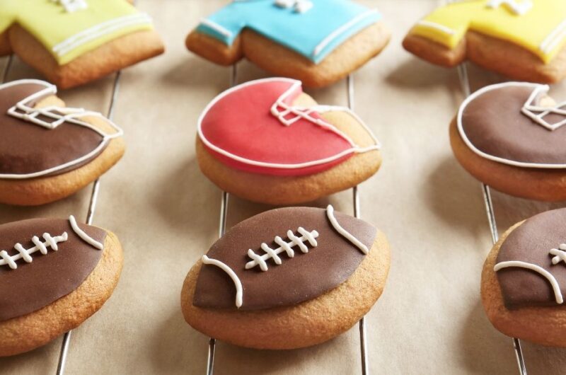20 Super Bowl Cookies (+ Recipe Collection)