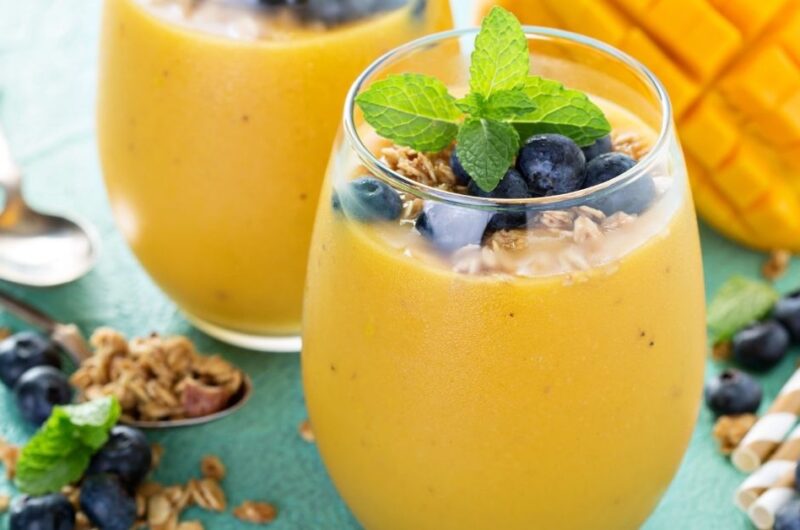 10 Healthy Energy Smoothies for Breakfast