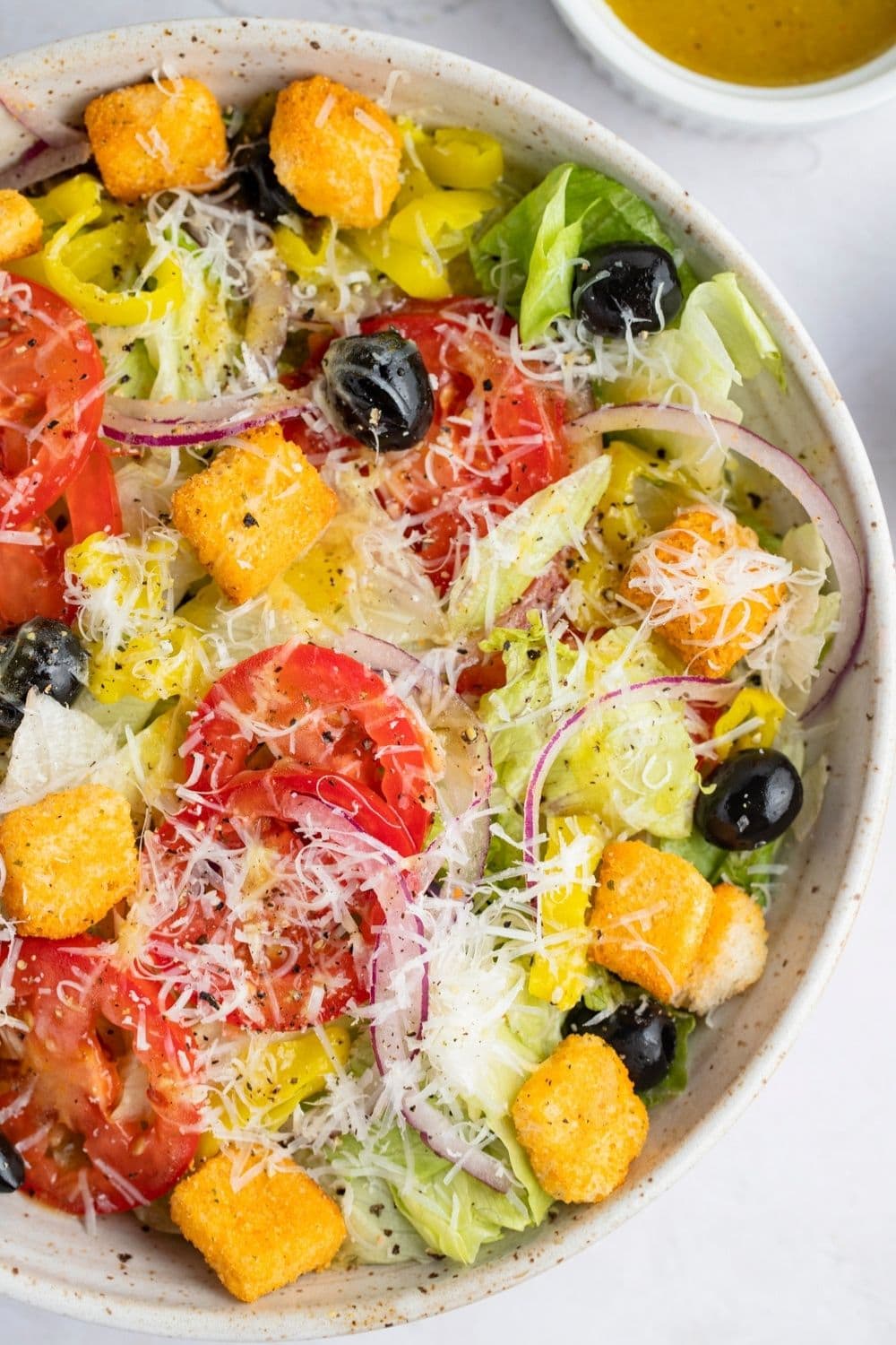 Olive Garden Salad with Lettuce, Tomatoes and Black Olives