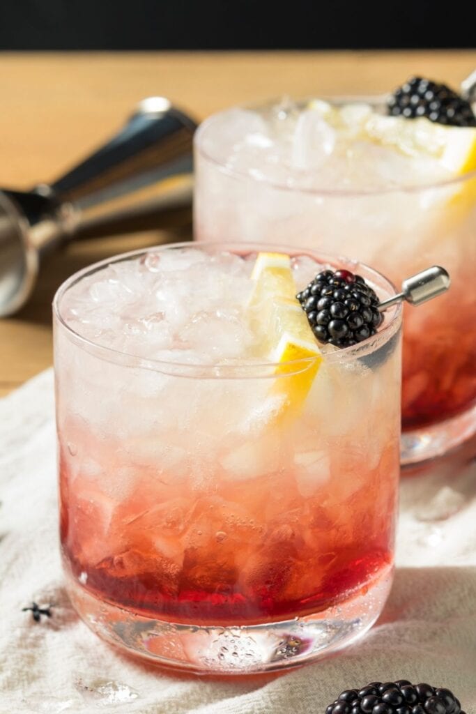 Refreshing Gin Bramble Cocktail with Blackberries