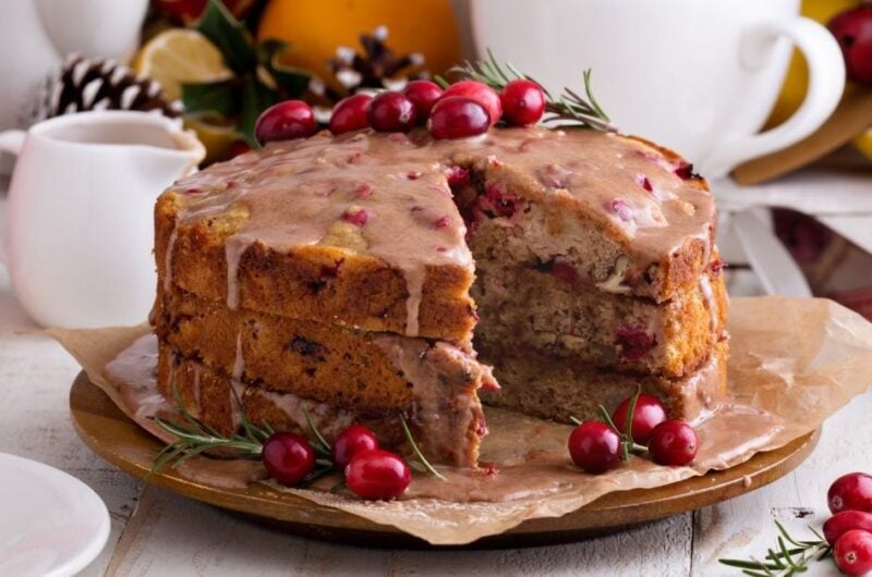 30 Best Christmas Cakes (+ Holiday Desserts)