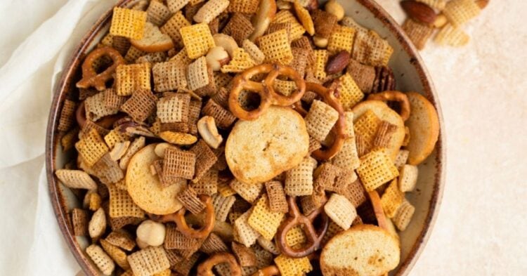 17 Best Snack Mixes to Munch On - Insanely Good