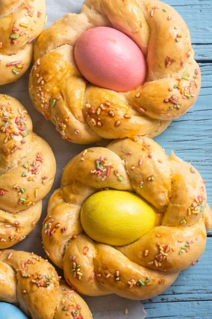 Easter Sweet Bread with Eggs