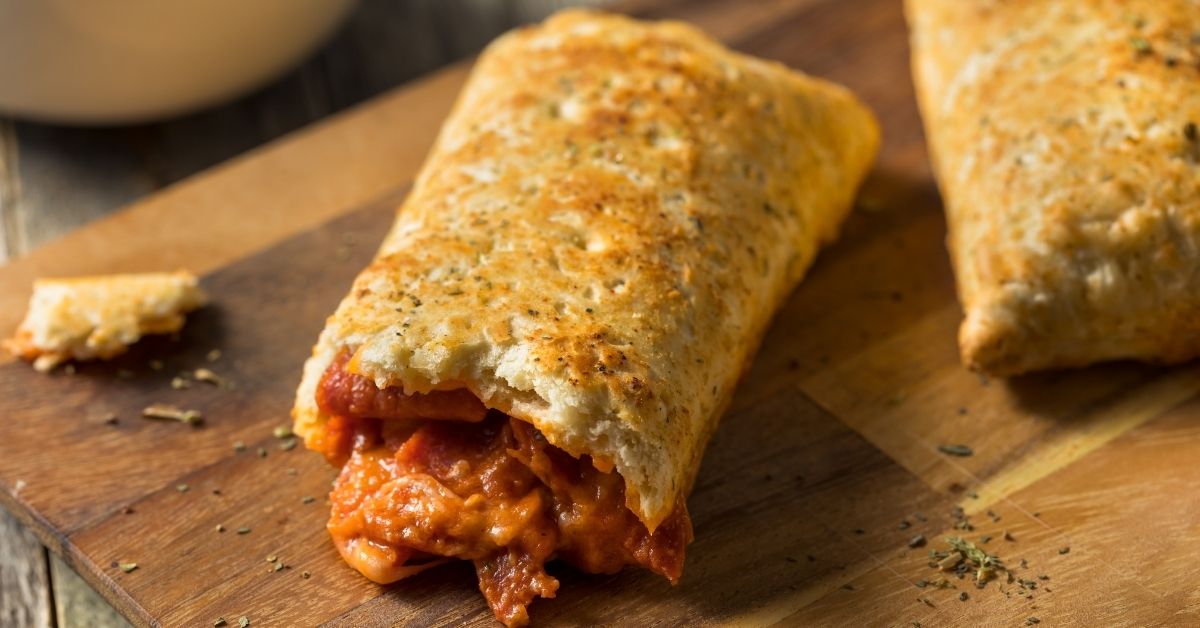 https://insanelygoodrecipes.com/wp-content/uploads/2021/12/Homemade-Pizza-Pockets-with-Sauce.jpg
