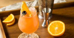 Refreshing Hurricane Cocktail with Orange Slices