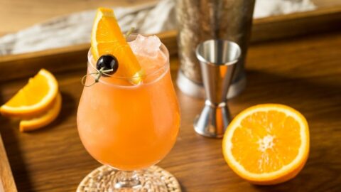Refreshing Hurricane Cocktail with Orange Slices