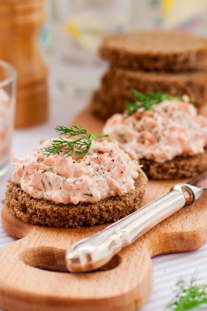 Smoked Salmon with Cream Cheese and Dill