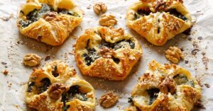 Appetizing Spinach Puff Pastry with Blue Cheese and Sesame Seeds