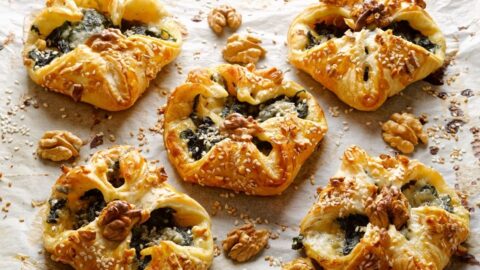 Appetizing Spinach Puff Pastry with Blue Cheese and Sesame Seeds