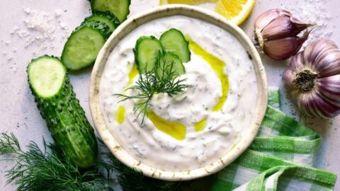 Bowl-of-Tzatziki-with-Cucumber-and-Lemons 